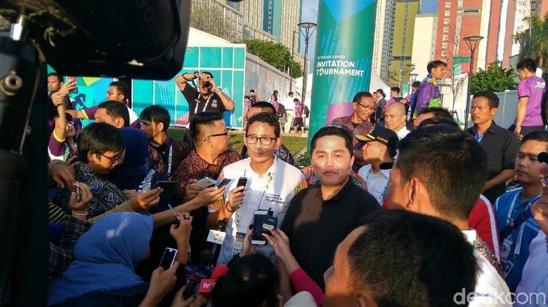 Dampingi JK Pantau Wisma Atlet, Sandi Usul Penambahan Pohon Dampingi JK Pantau Wisma Atlet, Sandi Usul Penambahan Pohon