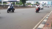 Dari keterangan polisi, SUV mewah yang menabrak Sandi Syafiek bernopol B-2765-SBM.