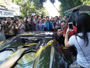 Punya Lambo, Raffi dan Hotman Pakai Buat Keliling Perumahan dan Cari Bakmie
