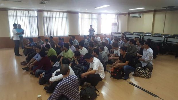 Para WNA tersebut diduga akan disalurkan sebagai tenaga kerja.