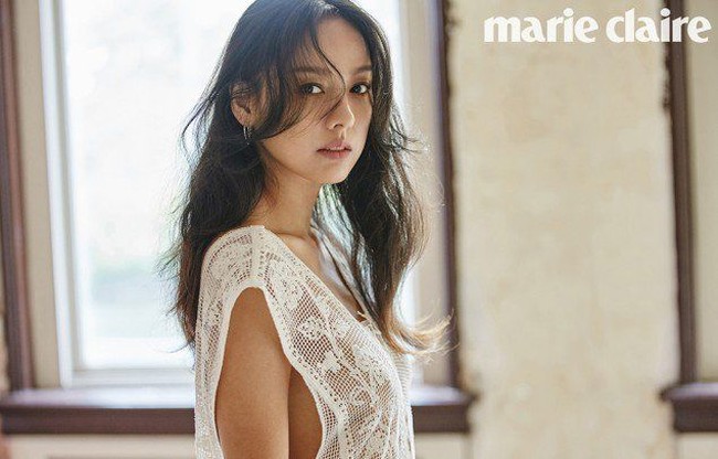 9. Lee Hyori Lee Hyori yang mengawali kariernya sebagai idol kini lebih aktif sebagai seorang pembawa acara. Ia pun menjadi salah satu artis yang masih dikagumi para penonton hingga sekarang.Foto: Instagram