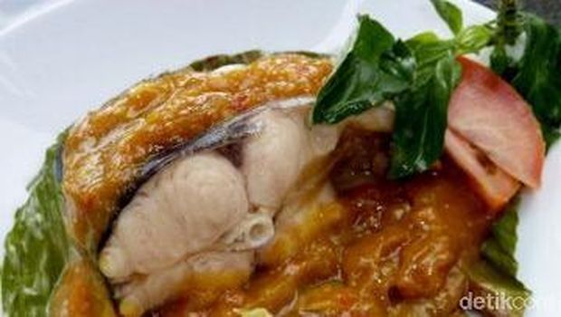 brengkes patin tempoyak khas palembang