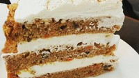 Yang klasik sepeerti red velvet cake hingga carrot cake juga ada. Carrot cake nya dilapisi krim keju yang lembut gurih. Nyam!Foto: Instagram Billy Angel Cake Company