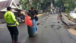 Foto: Waspada! Ruas Jalan di Pangkep Sulsel Longsor