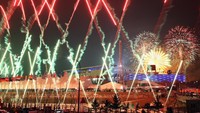 Ada 22 atlit Korut yang berpartisipasi dalam Olimpiade Musim Dingin di Korsel ini. Ini salah satu potret kemeriahan pesta pembukaan Olimpiade tersebut. (Foto: Richard Heathcote/Getty Images)