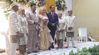 Selamat ya Alfan dan Reni. Foto: Farhan/detikcom