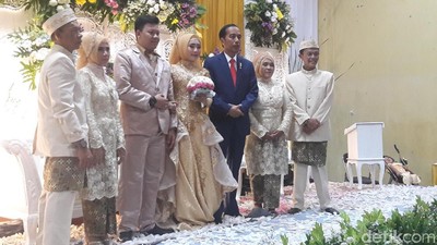Foto: Jokowi Kondangan Pernikahan Anak Pelatih Panahnya