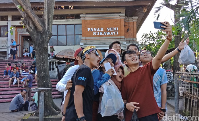 Tantangan Seru dTraveler With OPPO F5 di Pasar Sukawati, Bali