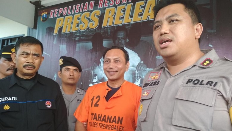 Wartawan Gadungan Diamankan Saat Meliput Pengamanan Pilkada Wartawan Gadungan Diamankan Saat Meliput Pengamanan Pilkada