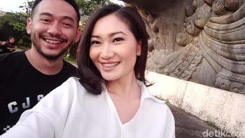 detikINET mencoba selfie pria dan wanita untuk melihat kemampuan AI. Foto: Adi