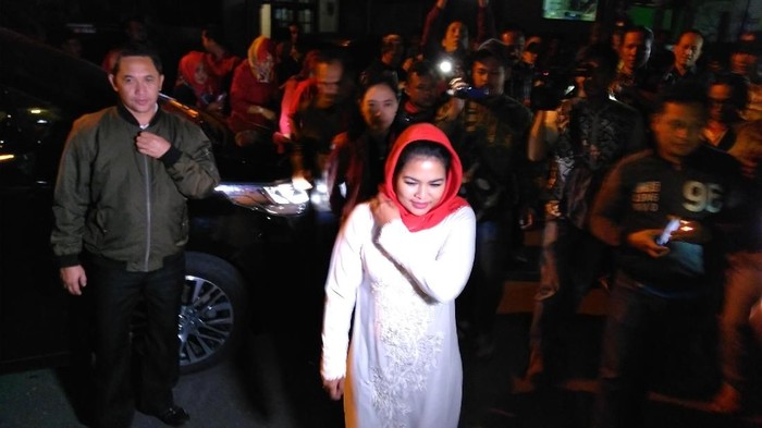 Safari ke Kediri, Puti Bermalam di Rumah Warga