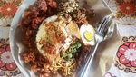 Jalan-jalan Ke Ubud, Ini Makanan yang Disantap Atiqah dan Rio Dewanto