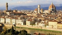 Florence, Italia. Negara ini memiliki 2,59% miliarder. Florence memiliki sebagian besar wilayah yang dikenal dengan arsitektur Renaissance yang mengagumkan dan sering berada di antara kota-kota terindah di dunia. Hal ini yang mungkin menarik orang-orang kaya di sana, karena Florence bukanlah pusat industri dan keuangan yang sangat penting. (Istimewa).