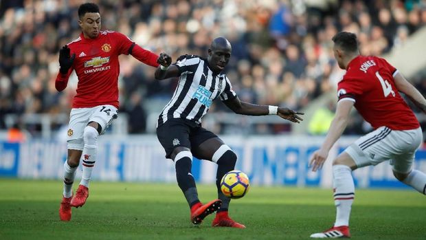 Newcastle memiliki banyak keberuntungan saat menghadapi Manchester United.
