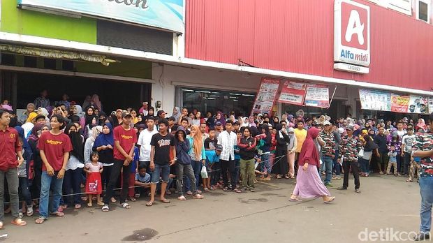 Pantauan di sekitar Masjid Nurul Iman tempat jenazah korban bus maut Subang akan disalatkan.