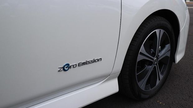 Cekittt, lepas pedal gas, mobil bisa langsung berhenti
