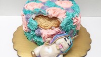Unicornnya lebih mirip babi yang berbadan gemuk,  ya. Duh,  itu pipi,  perut,  lengan sama pahanya semuanya montok! Foto: Istimewa