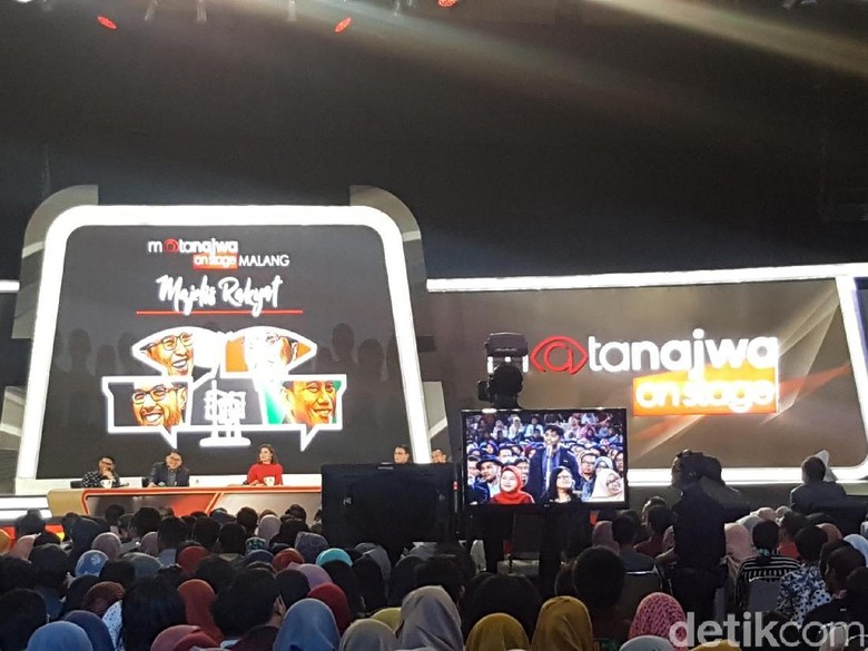 7 Ribu Mahasiswa Saksikan Mata Najwa On Stage di Malang 7 Ribu Mahasiswa Saksikan Mata Najwa On Stage di Malang