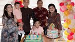 Mengintip Potret Ani Yudhoyono Saat Menikmati Makanan Bersama Keluarganya
