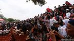 Ribuan Warga Lepas Korban Kecelakaan Maut ke Peristirahatan Terakhir