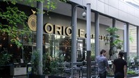 Orchard Road di Singapura ini memiliki suasana dan interior yang menarik. Ternyata filosofi kopi yang menjadi inspirasi interior utama dari cafe orchard road. Dengan panel kayu, lampu redup dan area di tempat terbuka. Menu mereka menawarkan banyak pilihan kopi, beberapa pilihan sarapan yang indah, dan kue-kue yang enak. (Istimewa).
