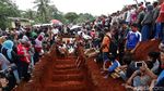 Ribuan Warga Lepas Korban Kecelakaan Maut ke Peristirahatan Terakhir