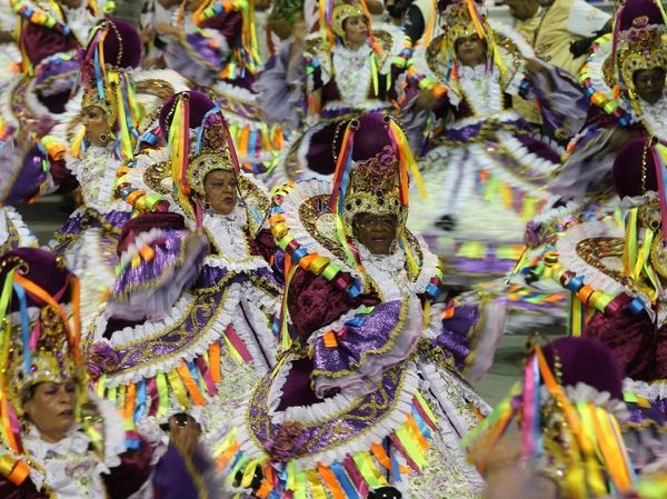 Warna-warni Meriahnya Rio Carnival di Brasil
