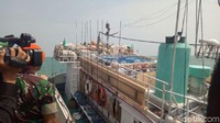 Kapal Sunrise Glory yang tertangkap membawa sabu 1,1 ton di perairan Selat Philips, Batam, diduga bukan satu kali saja menyelundupkan narkoba. Sebelum ke Batam, kapal berbendera Singapura itu diduga menyelundupkan sabu ke Australia. Foto: Parastiti-detikcom