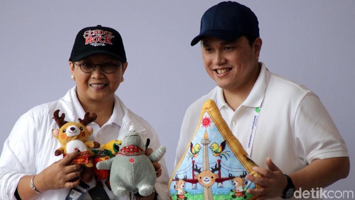 Menlu Retno Marsudi memimpin acara jalan santai Diplomatic Walk di kawasan GBK, Senayan, Jakarta. Jalan santai itu rangka menyambut Asian Games 2018.