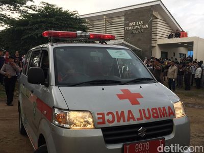 Foto: Jenazah Korban Bus Maut Tanjakan Emen Tiba di RSUD Tangsel