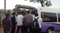 Jenazah Advent Bangun tiba di lokasi pemakaman sekitar pukul 14.47 WIB. (Foto: Veynindia Esaloni Pardede/detikHOT)