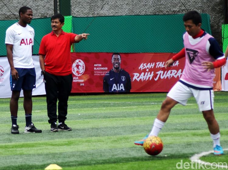 Indra Sjafri dan Anton Blackwood Latih Tim AIA Indonesia