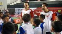Kegiatan coaching clinic ikut disemarakkan oleh mantan pebulutangkis tempo dulu seperti Eddy Hartono, Lius Pongoh, Sigit Budiarto, Tri Kusharjanto, Hariyanto Arbi, Luluk Hadianto, dan Alvent Yulianto.