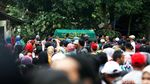Detik-detik Pemakaman Jenazah Korban Kecelakaan Tanjakan Emen