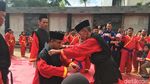 Foto: Momen Anies Terima Sabuk Hitam Pendekar Kehormatan Tapak Suci