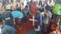 Advent Bangun meninggal dunia di usia 65 tahun. Ia meninggalkan lima orang anak dan satu orang istri. (Foto: Veynindia Esaloni Pardede/detikHOT)
