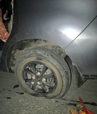 Pecah ban kerap menjadi penyebab kecelakaan yang mematikan. 