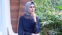 Kartika Putri mengucapkan selamat Hari Raya Idul Fitri pada 25 Juni 2017. Cantik ya? Foto: Instagram Kartika Putri