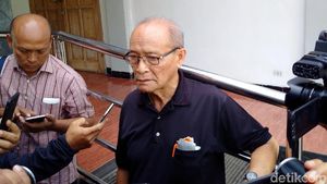 Ekspresi Buya Syafii Saat Datangi Gereja Lidwina Sleman yang Diserang