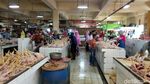 Daging Ayam di Pasar Ciracas Masih Mahal
