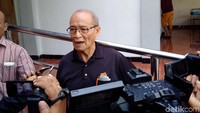 Harus ditelusuri betul siapa orangnya, apakah ada kelompok atau bergerak sendiri. Saya betul-betul kecewa berat, kata Buya Syafii di Gereja St Lidwina, Bedog, Sleman, Minggu (11/2/2018). 