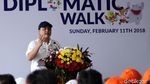 Menlu Retno Pimpin Jalan Santai Diplomatic Walk