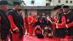 Foto: Momen Anies Terima Sabuk Hitam Pendekar Kehormatan Tapak Suci