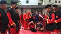 Akan selalu berusaha untuk menjadi tauladan utama dalam tapak suci khususnya dan masyarakat pada umumnya, ucap Anies.