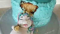 Duh,  gemesin banget kan fondant bentuk unicorn ini. Ceritanya si unicorn ketiduran karena kekenyangan makan kue! Foto: Istimewa