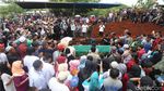 Satu Persatu Korban Kecelakaan Maut Dimakamkan