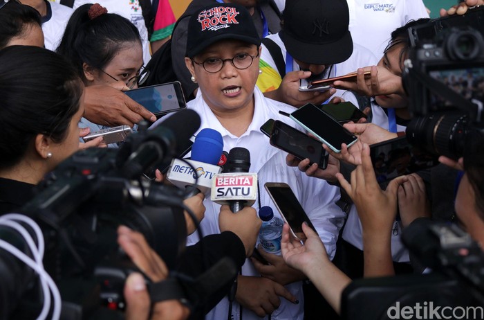 Menlu Ingin Ekspor-Impor Lebih Mudah: Beli Apem, Tinggal Klik