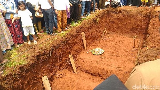 26 Jenazah Korban Bus Maut Dimakamkan di TPU Ciputat