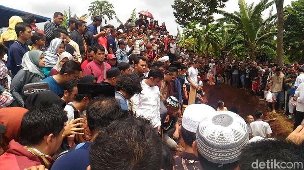 26 Jenazah Korban Bus Maut Dimakamkan di TPU Ciputat