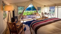 Cresto Ranch terletak di Dunton Hot Springs, Colorado. Perkemahan Cresto Ranch adalah tempat yang tepat untuk menjelajahi lembah pegunungan San Juan di Colorado Rockies. Ada banyak kegiatan yang bisa dipilih, mulai dari heli-ski hingga menunggang kuda, memancing, kayak dan bisa mandi di sumber air panas pegunungan. Harga untuk satu malam adalah US$D 700 atau sekitar Rp 9 juta. (Istimewa).